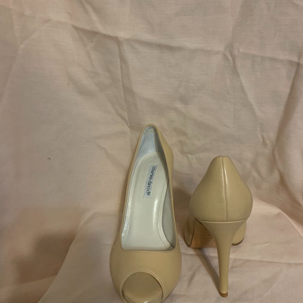 Beige stiletto peep-toe , size 8.5M, genuine leather by Charles David   NEW